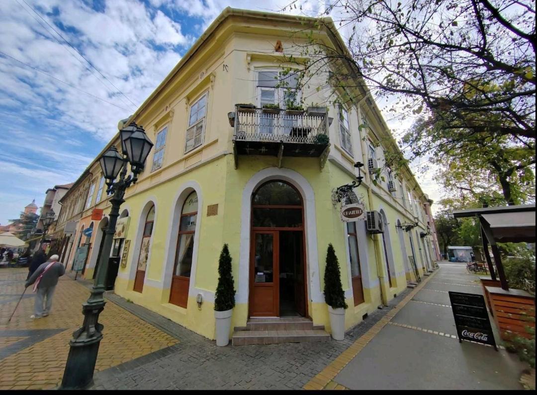 Restoran Orijent 5 Aparthotel Sombor Exterior photo